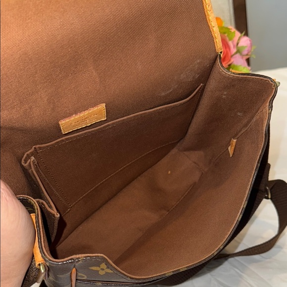 Authentic Louis Vuitton Bosphore Crossbody Bag - Picture 9 of 15